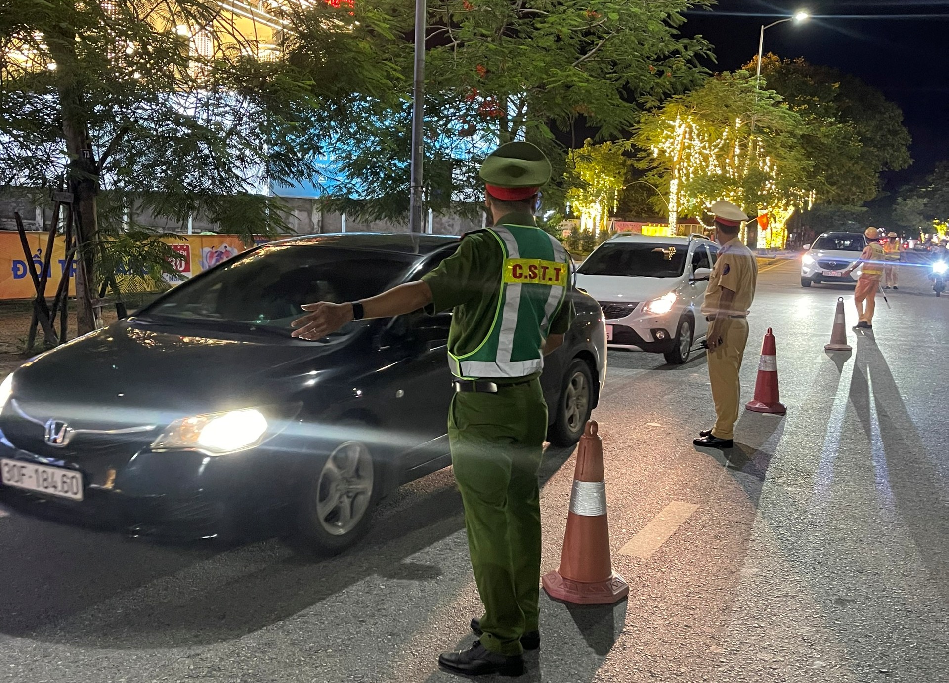 Công an quận Hồng Bàng: Xử lý 388 trường hợp vi phạm phạm trật tự an toàn giao thông